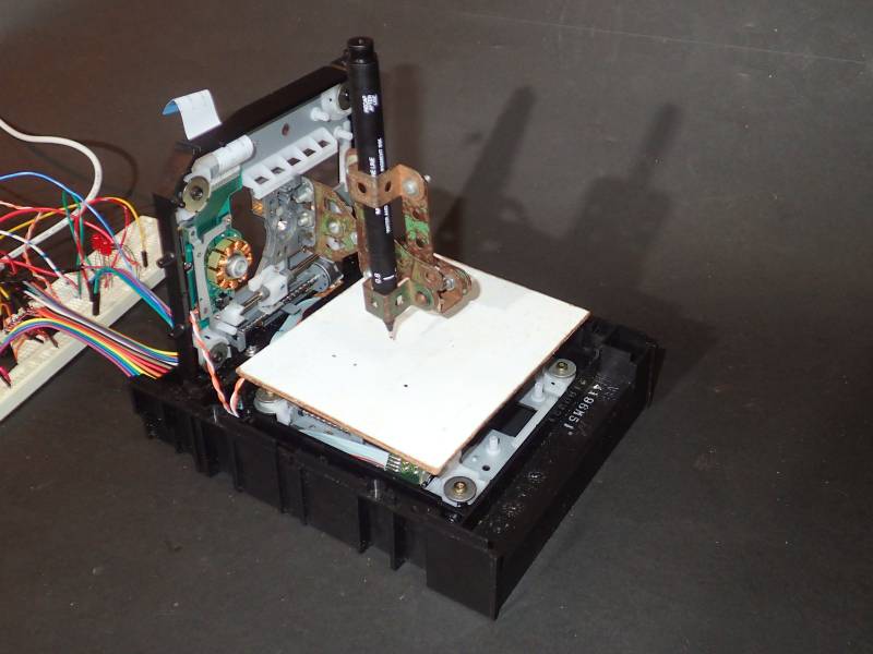 2D Plotter with temporary fixed pen holder.