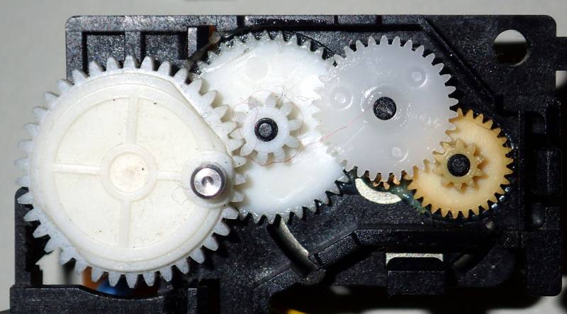 Omron R2DG-38 gear cover removed