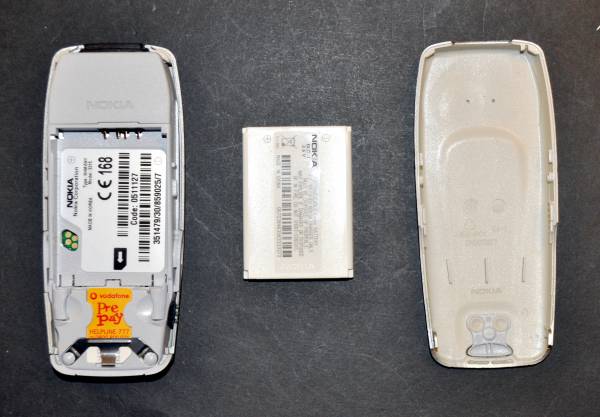 Nokia 3315 opened