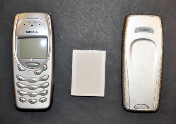 Nokia 3315 opened