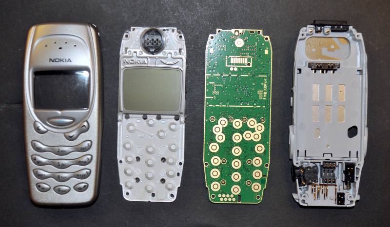 Nokia 3315 disassembled