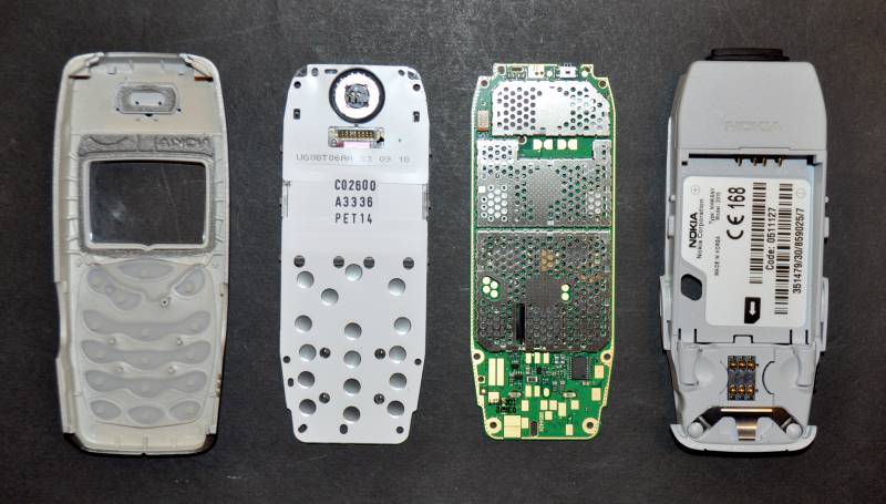 Nokia 3315 disassembled
